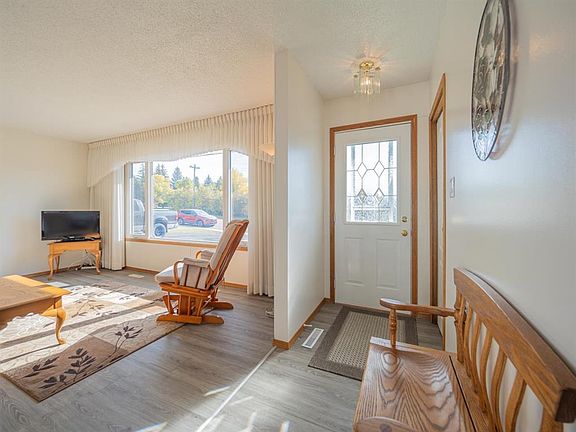 2nd image of 5320 SE 54th St
