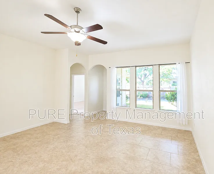 3 bed, 2.0 bath, 1833 sqft, $2,425 — Photo 4