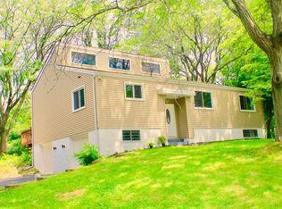 3 Forge Dr, Malvern, PA 19355