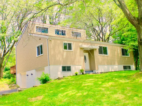 3 Forge Dr, Malvern, PA 19355