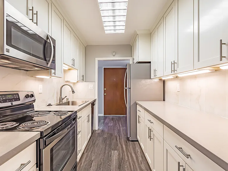 Parksquare Apartments — Photo 11