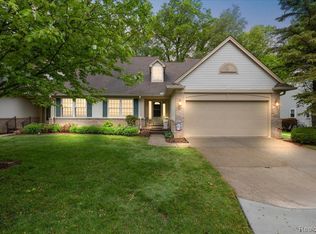 248 Four Seasons Dr, Lake Orion, MI