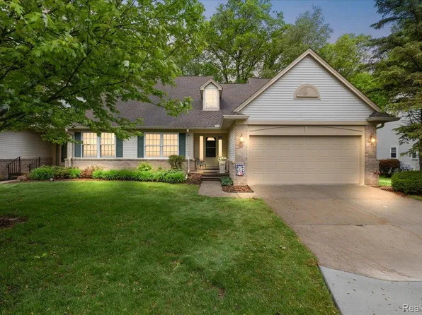 248 Four Seasons Dr, Lake Orion, MI 48360