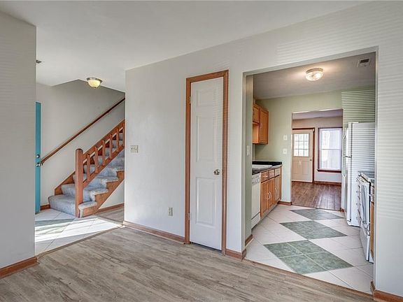 4th image of 922 Wickford Dr