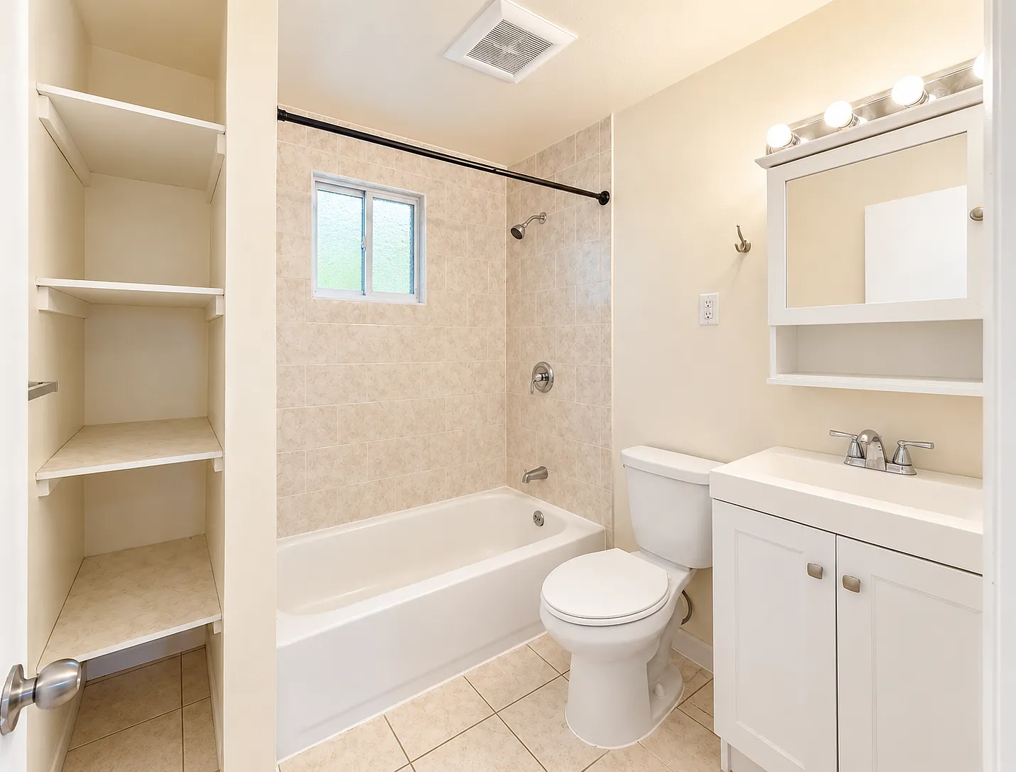 3 bed, 1200 sqft, $2,800 — Photo 3