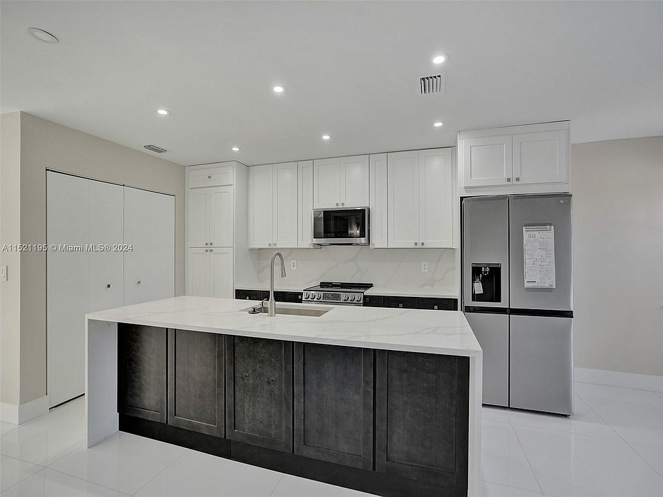 1st image of 180 NE 17th Ct APT 906