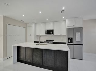 180 NE 17th Ct APT 906, Fort Lauderdale, FL 33305