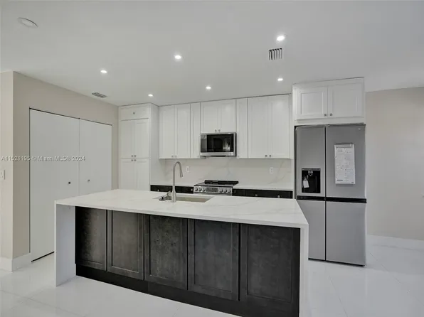 180 NE 17th Ct APT 906, Fort Lauderdale, FL 33305