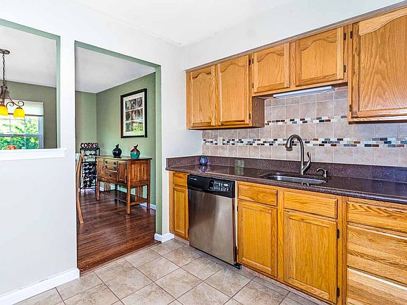 4th image of 14 Heritage Ct