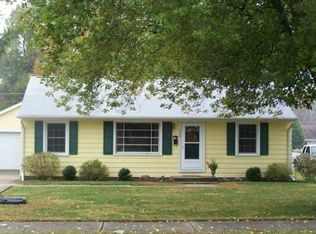 563 11th St, Lincoln, IL 62656