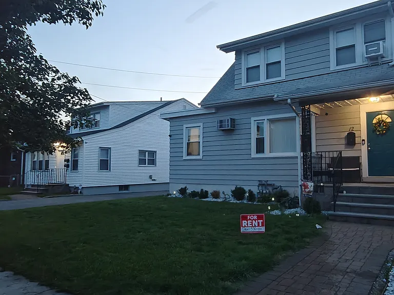 12 Chestnut St #2 — Photo 1
