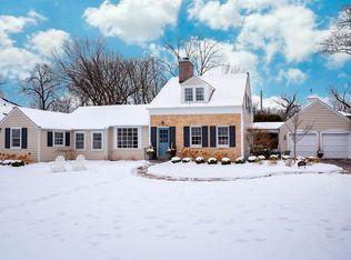 1309 Ridgewood Dr, Northbrook, IL 60062