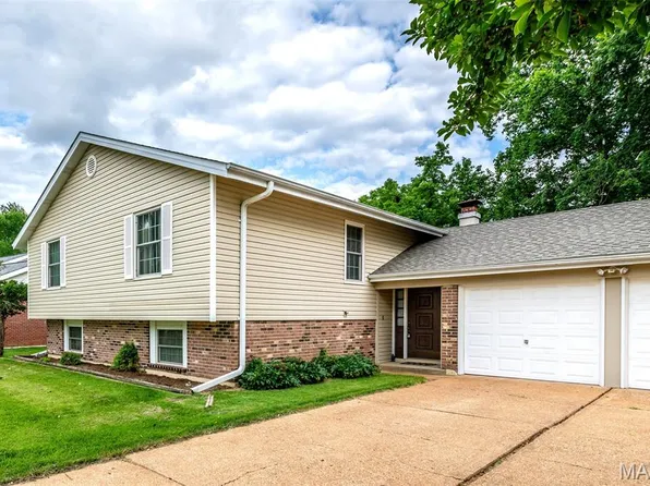 12798 Highstone Dr, Saint Louis, MO 63146