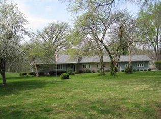 2314 Hawthorne Hill Rd E, Quincy, IL 62305