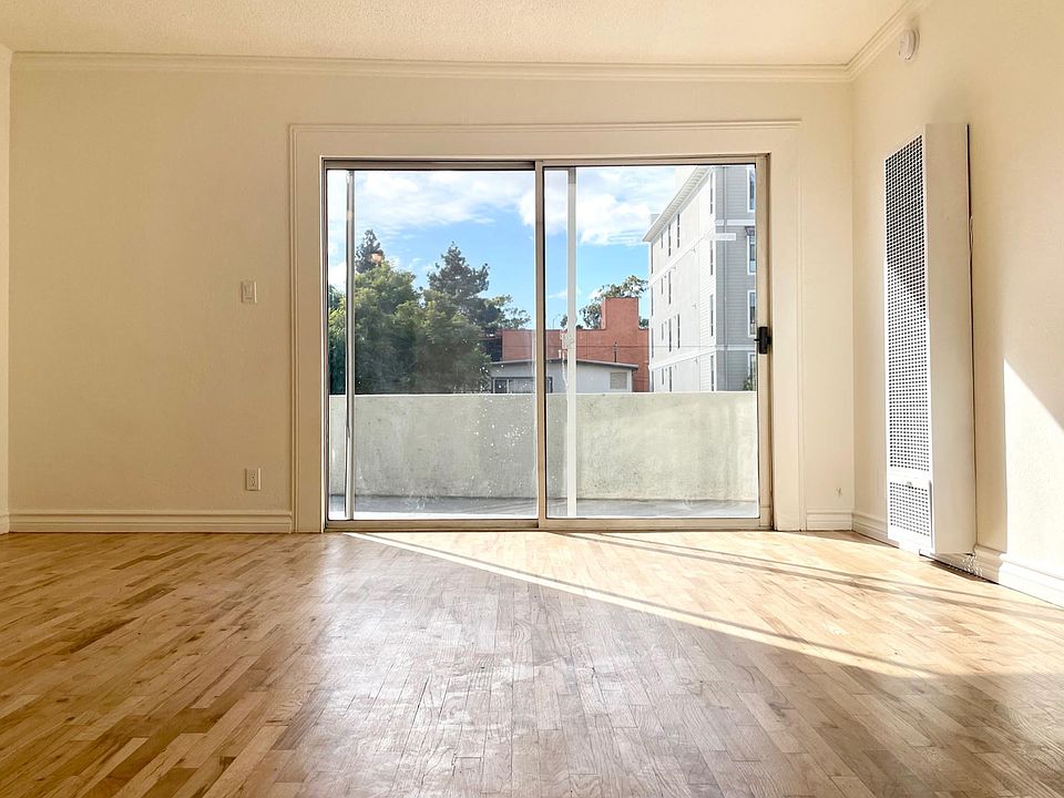 1st image of 2820 S Sepulveda Blvd #21