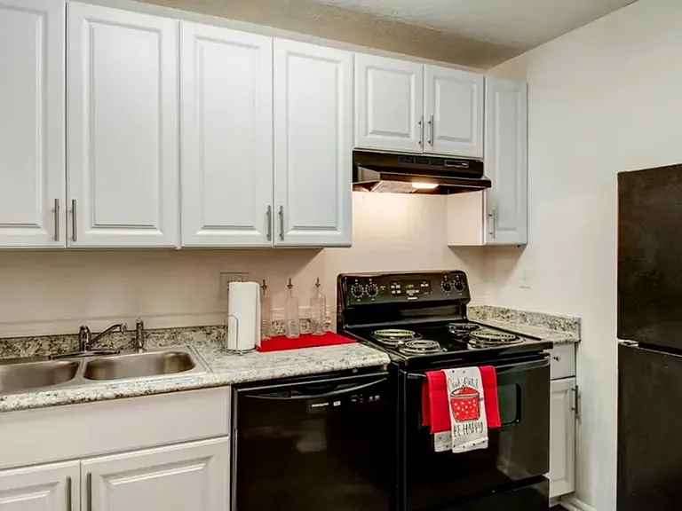 1633 Stanton Rd SW #1 — Photo 5