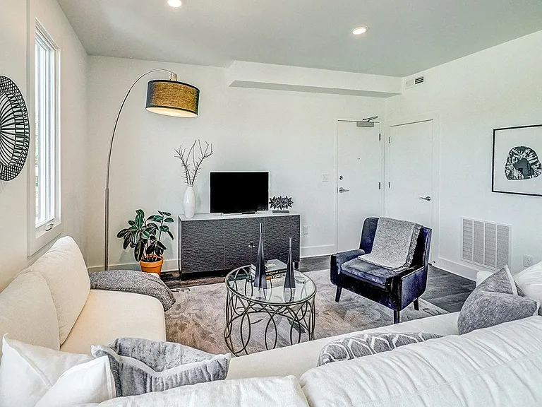 Riverside Village Apartments — Photo 76