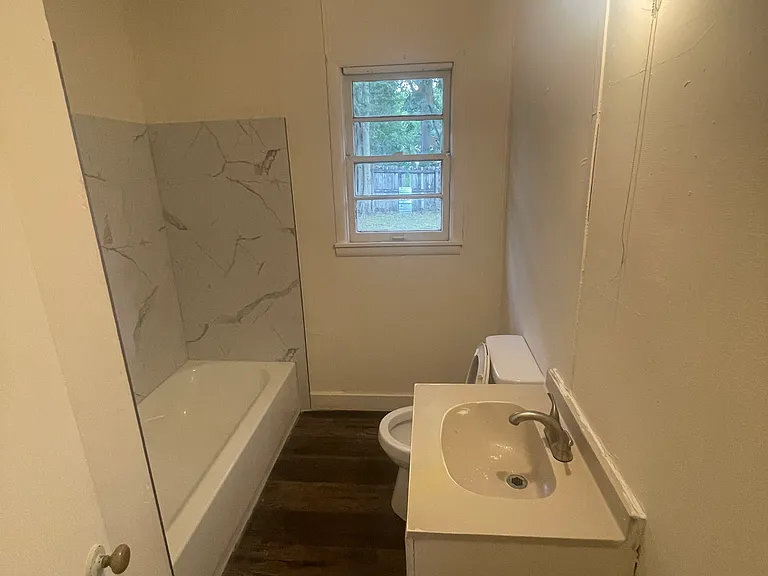 1406 Cedar St SW — Photo 4