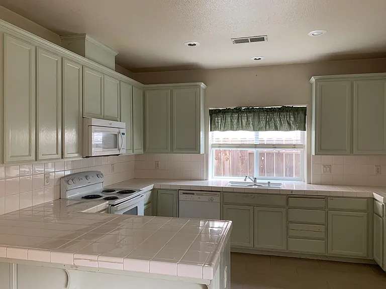 1378 Christopher Dr — Photo 10