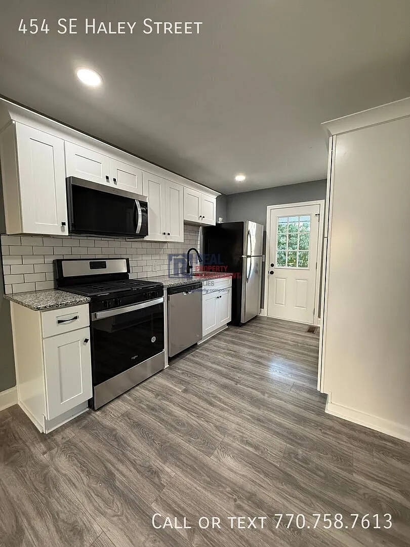 2 bed, 1.0 bath, 700 sqft, $1,695 — Photo 3
