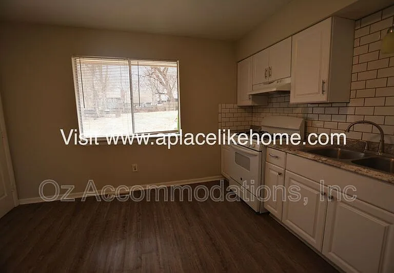 3607 W 47th St — Photo 4