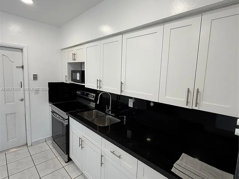 3112 SW 16th St #2 — Photo 5