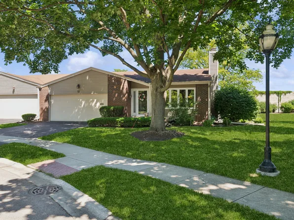 12 Pebblewood Trl, Naperville, IL 60563