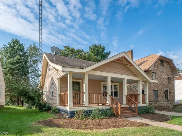 216 6th St NE, North Canton, OH 44720