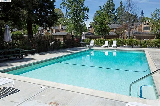2nd image of 275 Northwood Cmns