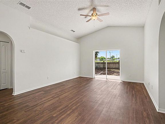 5th image of 700 Kenmoore Ct