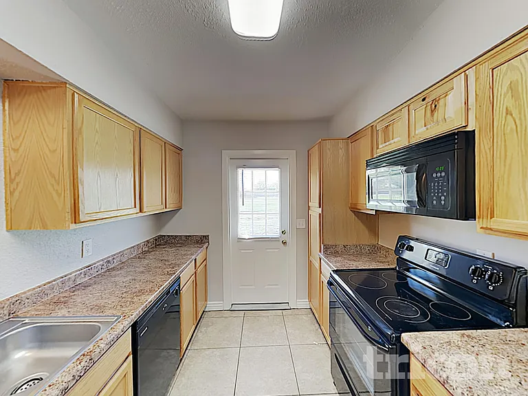 667 W Ivanhoe St — Photo 9