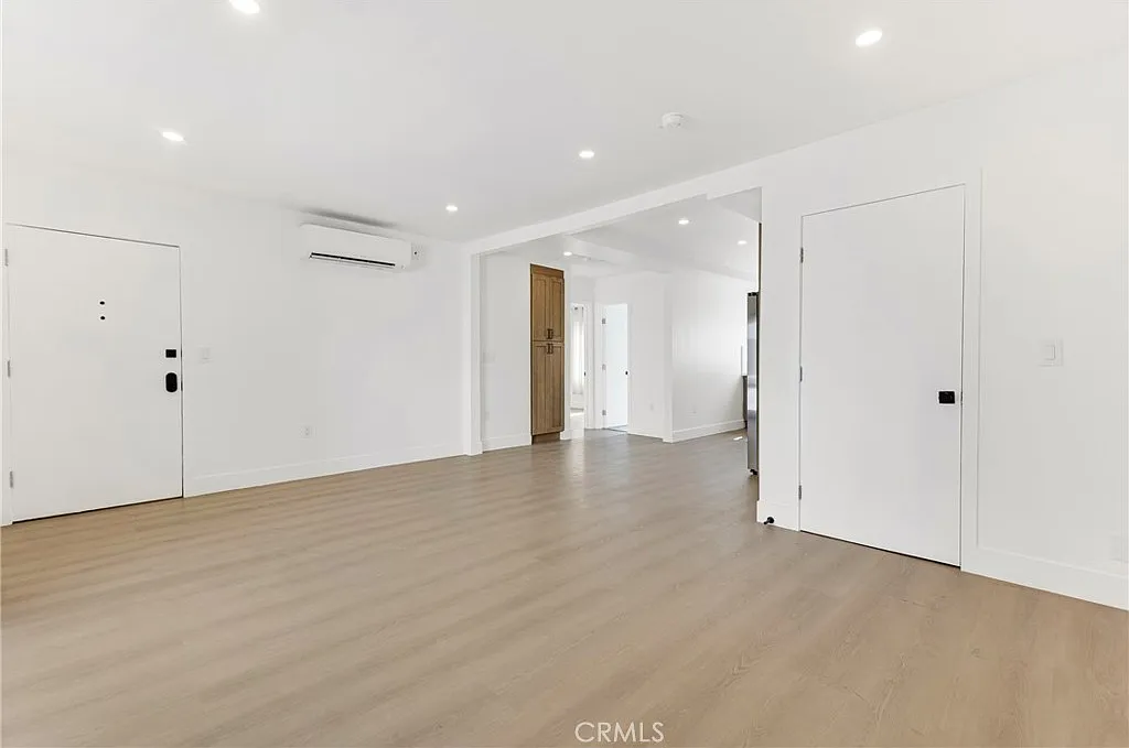1 bed, 700 sqft, $2,745 — Photo 3