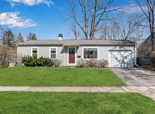 273 Raupp Blvd, Buffalo Grove, IL 60089