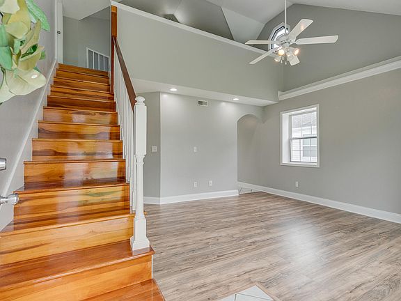4th image of 326 Sewanee Ave