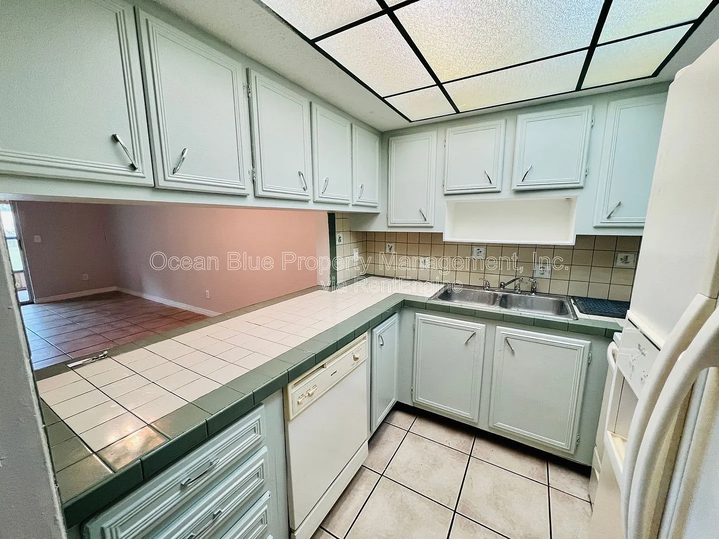 2 bed, 1.0 bath, 870 sqft, $1,095 — Photo 2