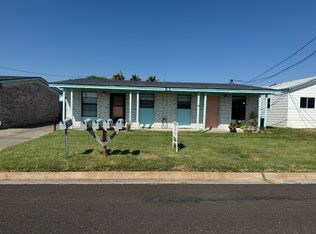 915 S Church St #B, Rockport, TX 78382