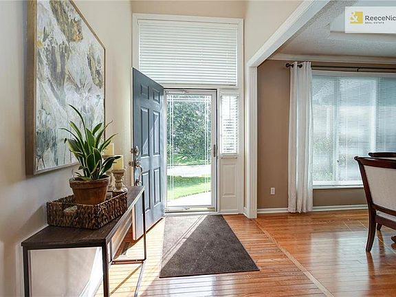Large and Inviting Entryway