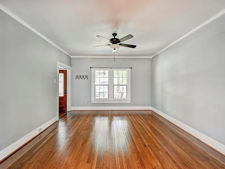 512 W Pierce St — Photo 3