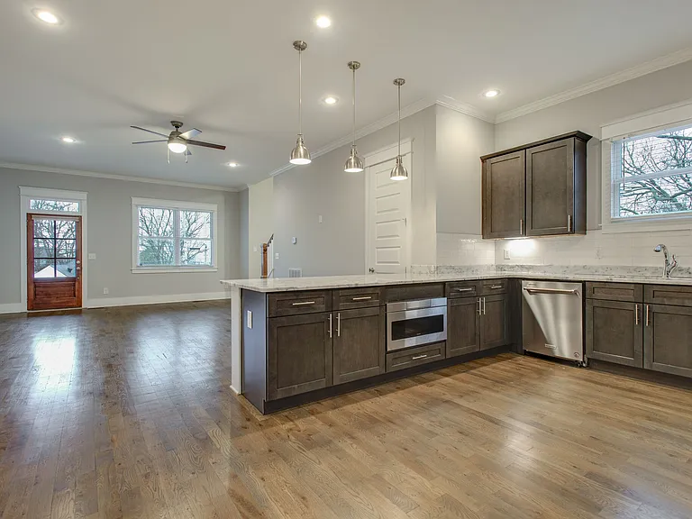 718 S 13th St — Photo 24