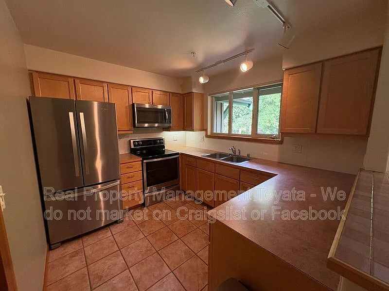 2 bed, 2.0 bath, 978 sqft, $1,900 — Photo 4