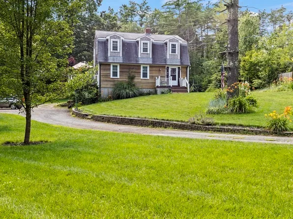 9 Circuit Ave, Carver, MA 02330