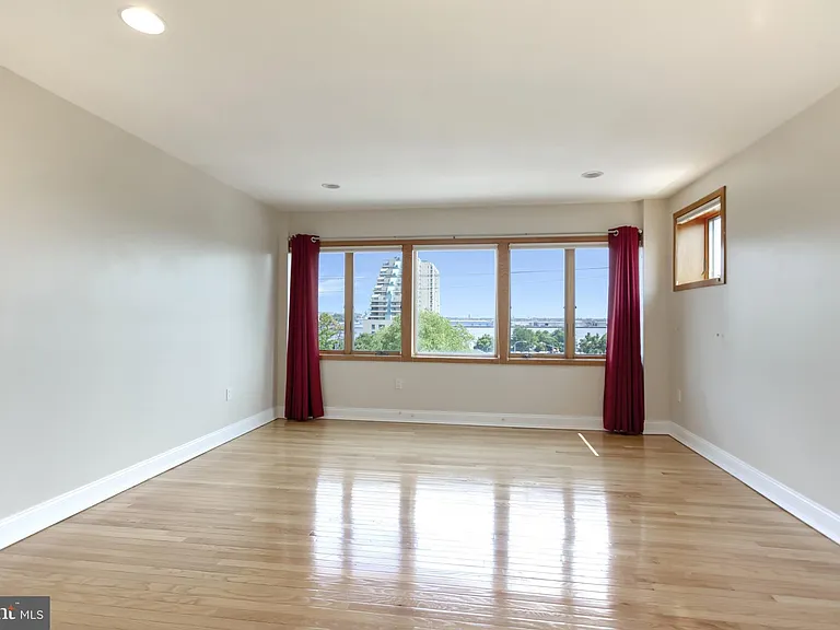 730 S Front St — Photo 15