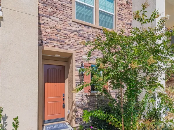 209 Niebla Ln, Mission Viejo, CA 92692