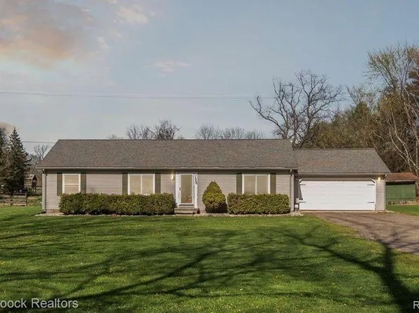 7665 Pontiac Lake Rd, White Lake, MI 48386