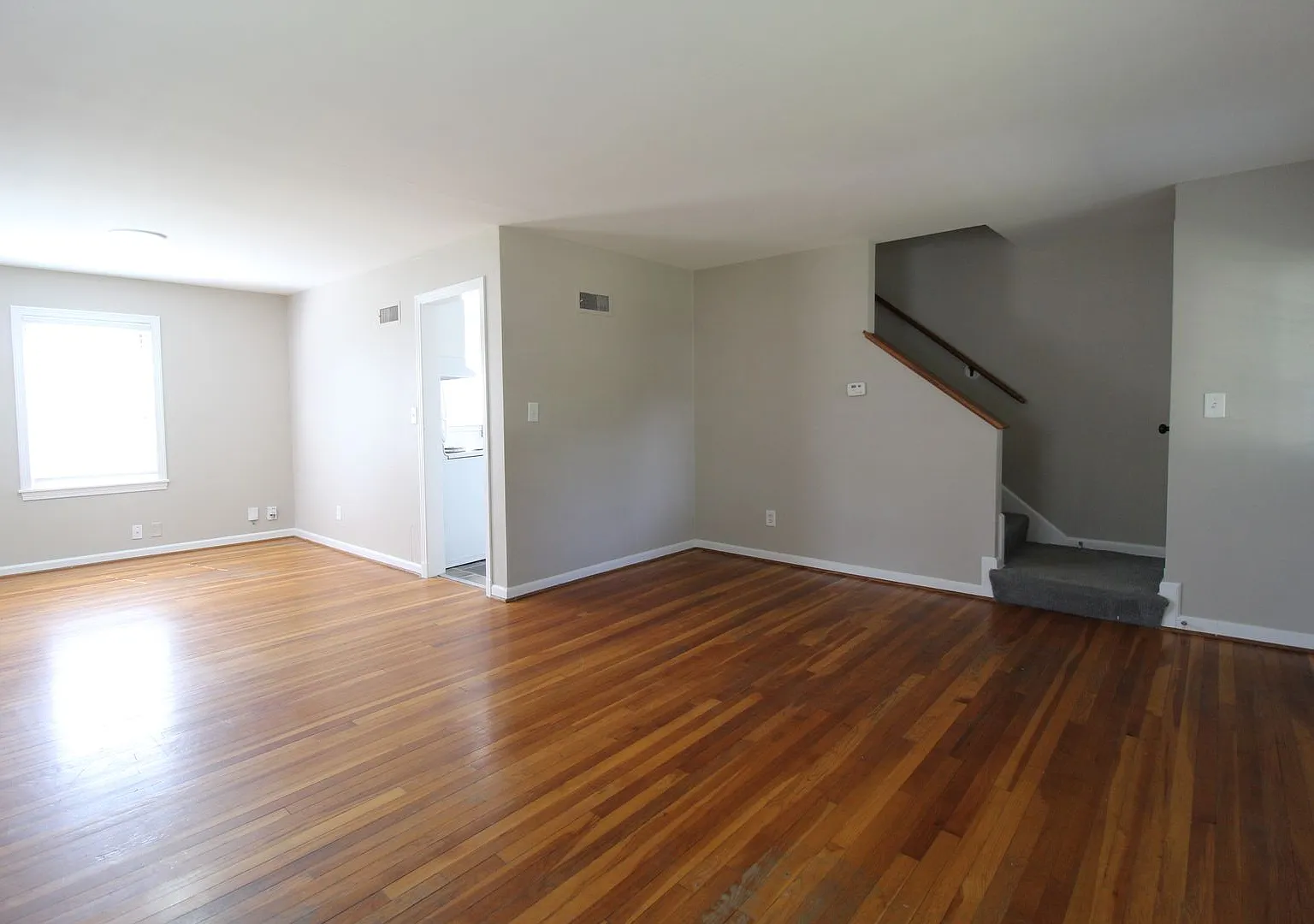 October FREE On This 2 Bedroom 1 Bath Duplex In The Waldo Area — Photo 3