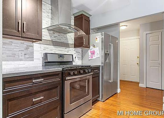 2nd image of 300 Farington Blvd