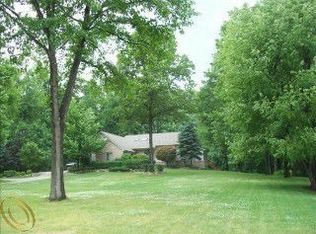 7351 Alpine View Ct, White Lake, MI 48383
