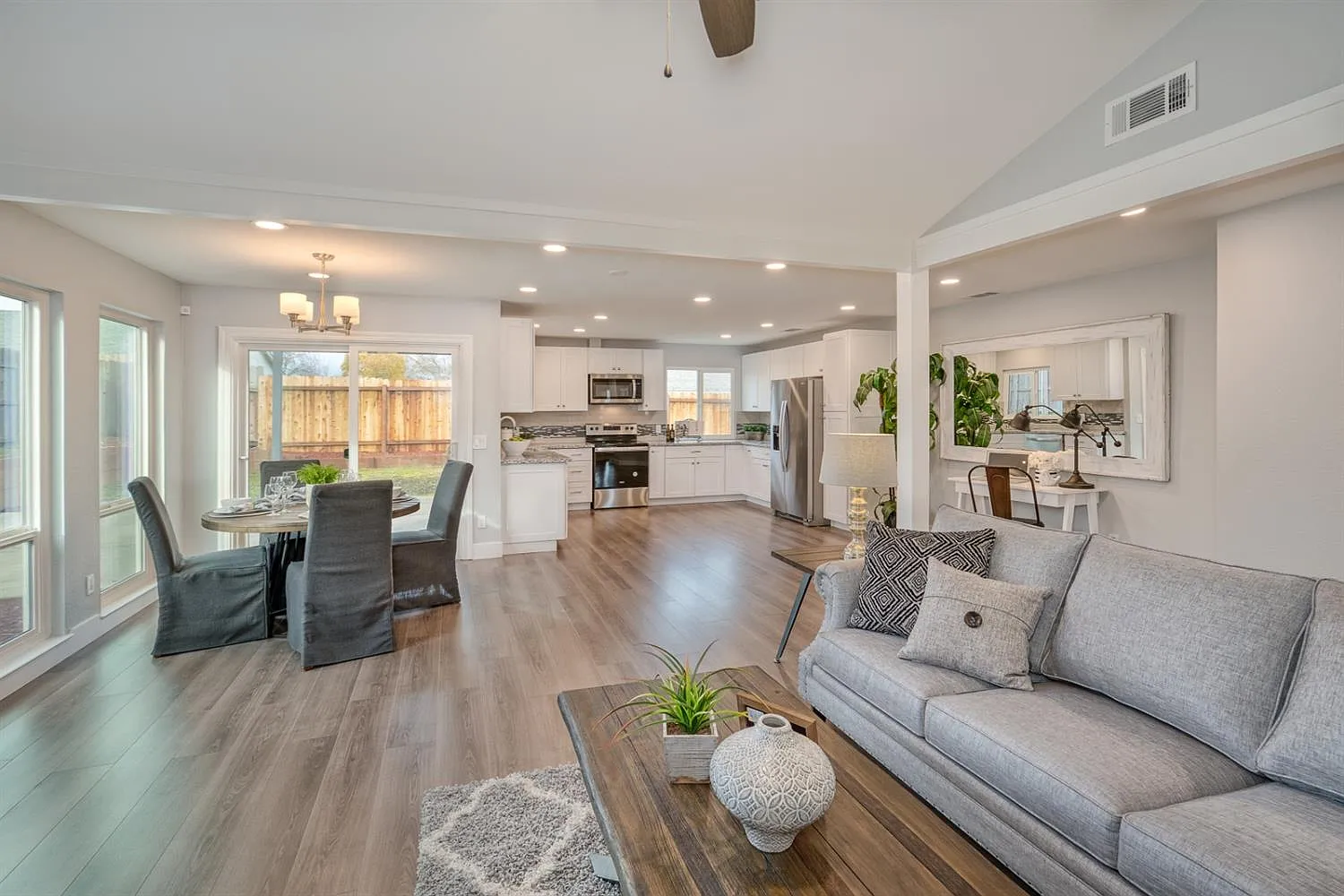 7055 Canevalley Cir photo 1
