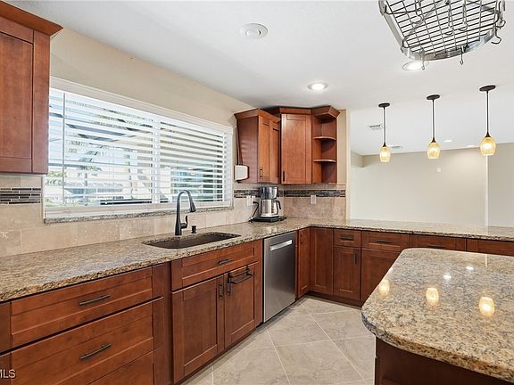 5th image of 3346 SE 10th Pl