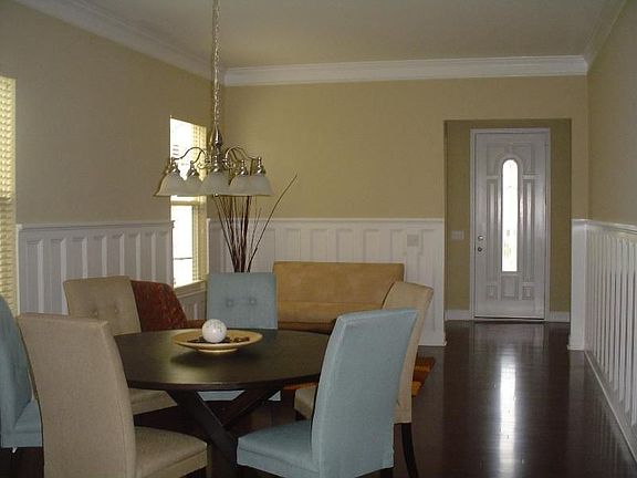 3rd image of 410 Waverly Pl
